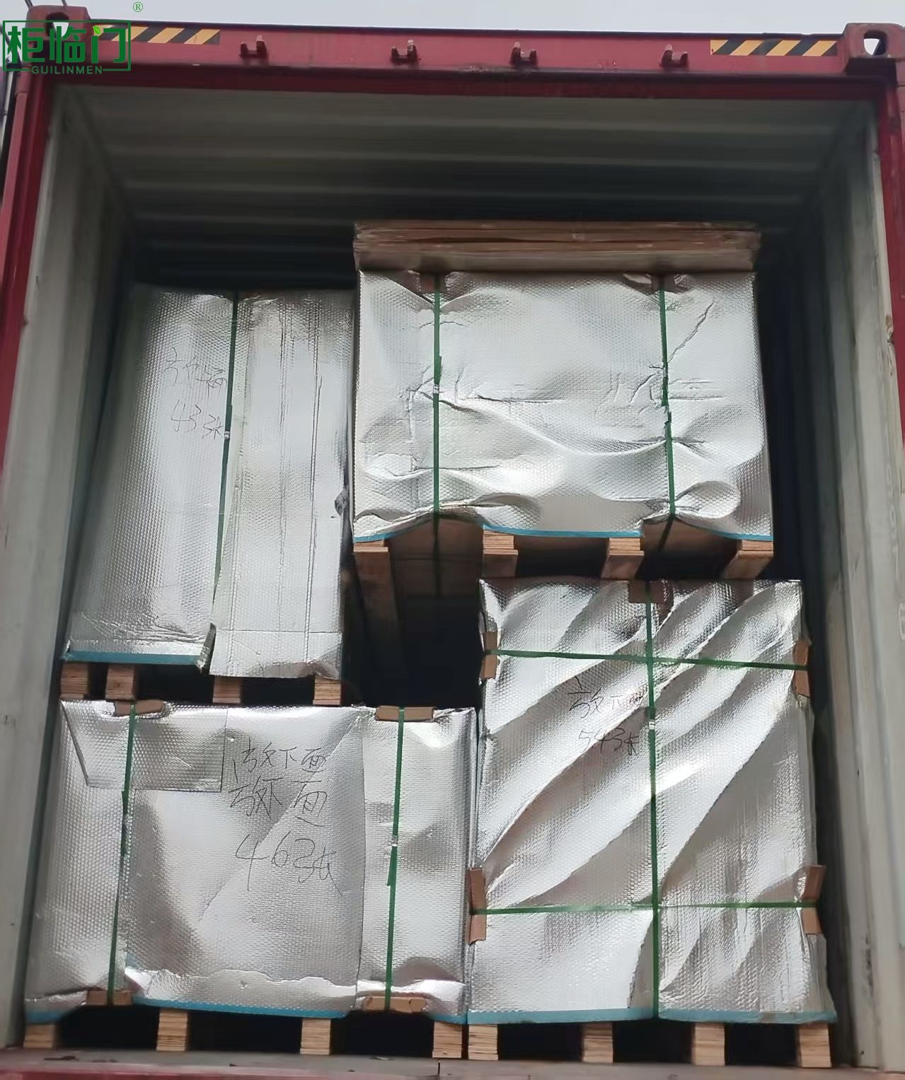 Latest company case about 744 Pcs of SPC Honeycomb Panels in a 40HQ Container exported to Singapore